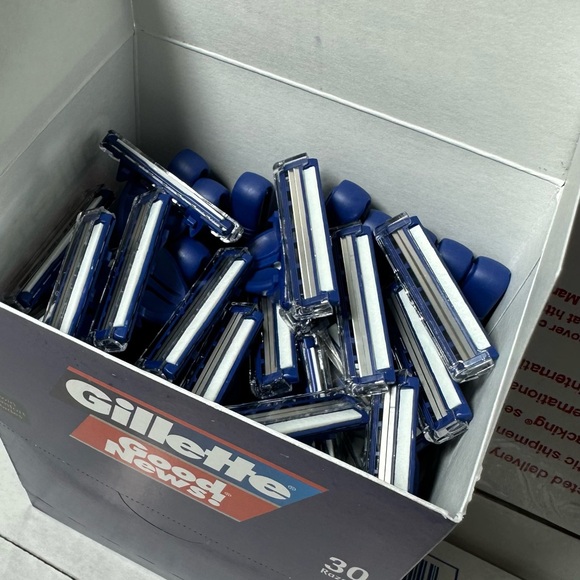 Gillette Blue Razors - Picture 2 of 4